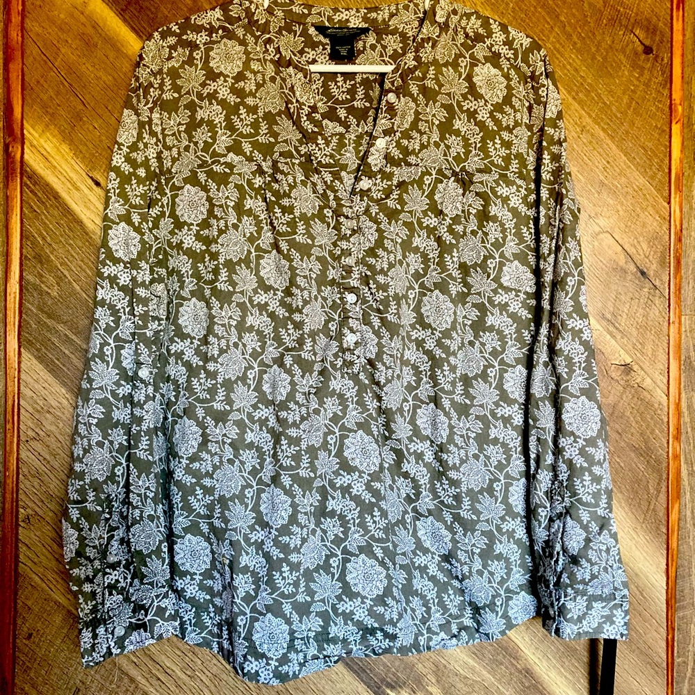 Eddie Bauer green/gray mid-buttoned lightweight blouse.
